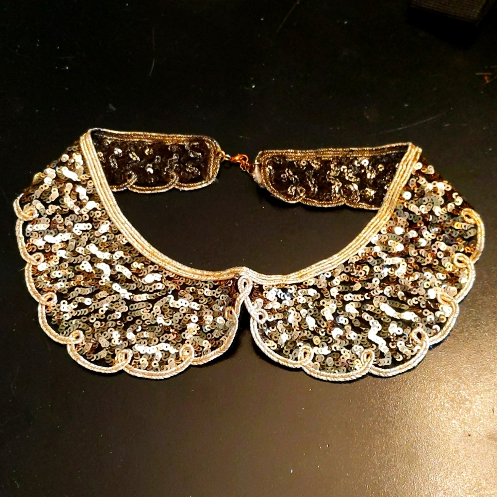 Gold sequined Peter Pan collar necklace